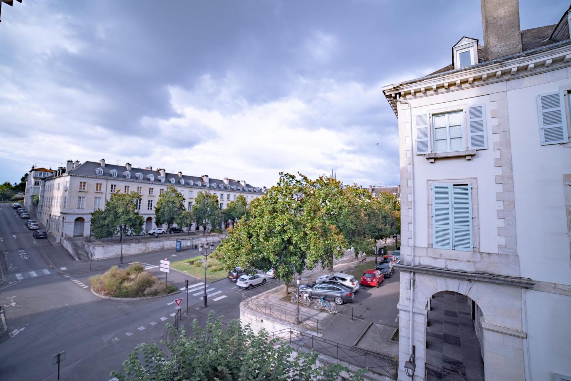 La Vue Royale - Face Au Chateau - Wifi - 4 Personnes Pau Exterior photo